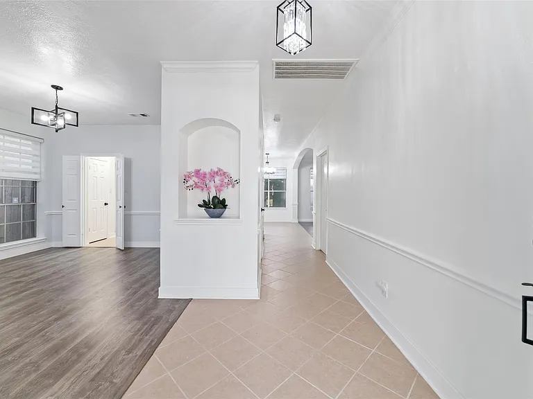 20415 Longspring Dr — Photo 3