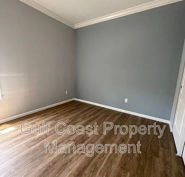 3200 Holly Ave — Photo 29