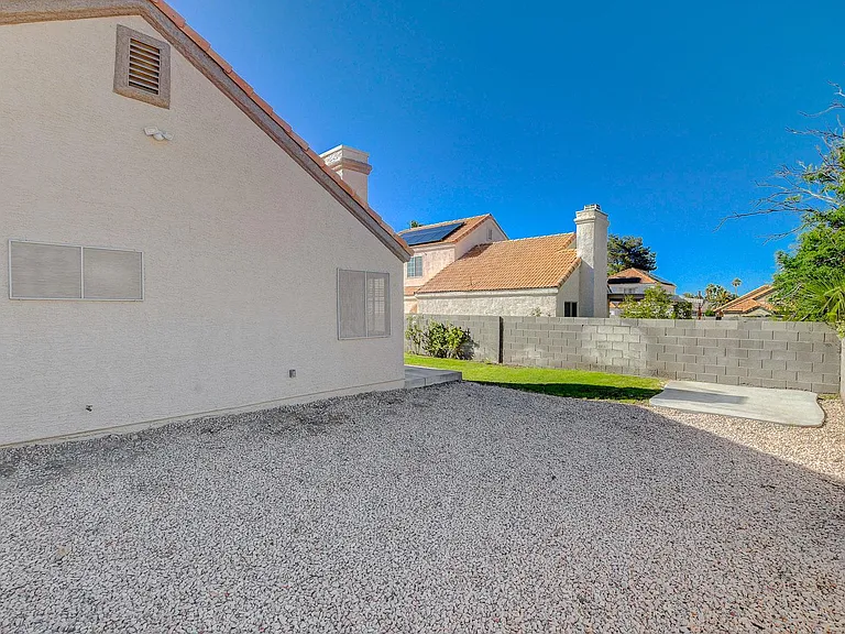 272 Spring Hills Ln — Photo 27