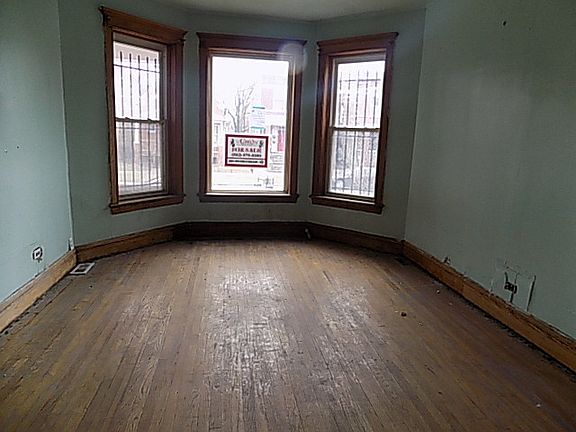 2nd image of 7342 S Blackstone Ave