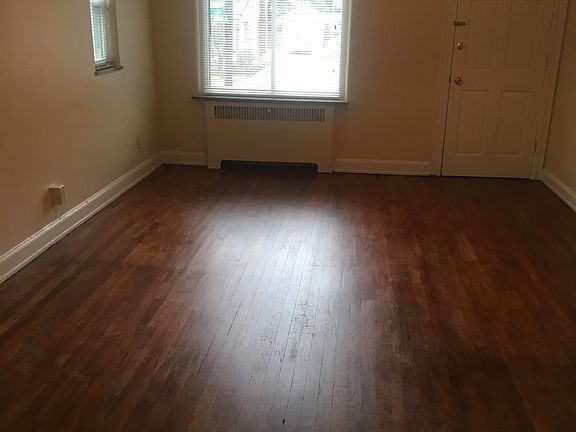 Large living room, with closets