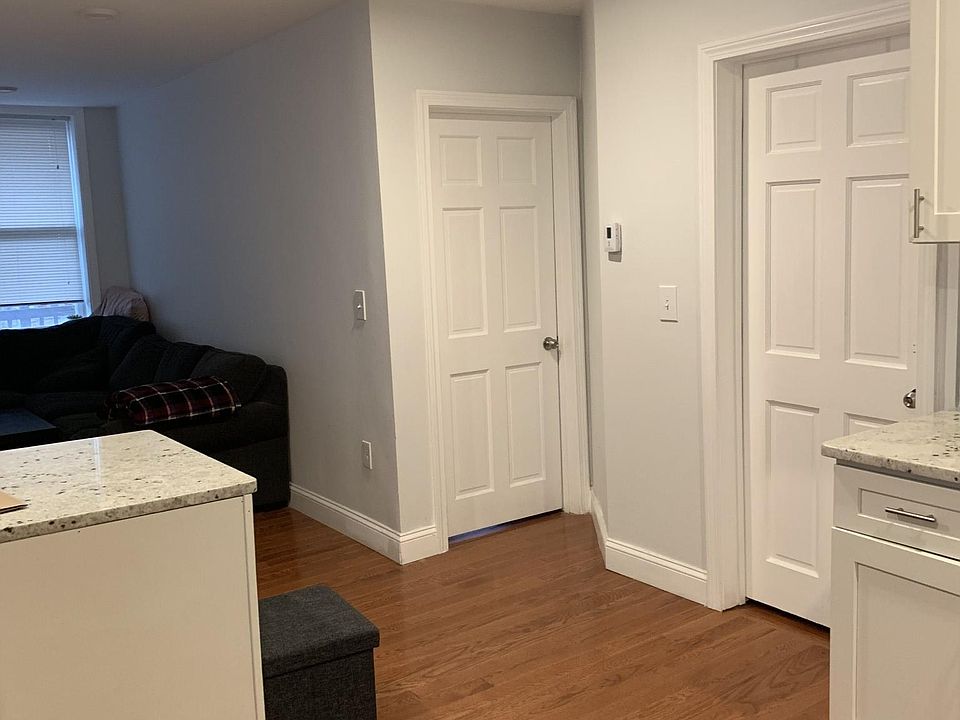 2nd image of 117 Orleans St #8OS