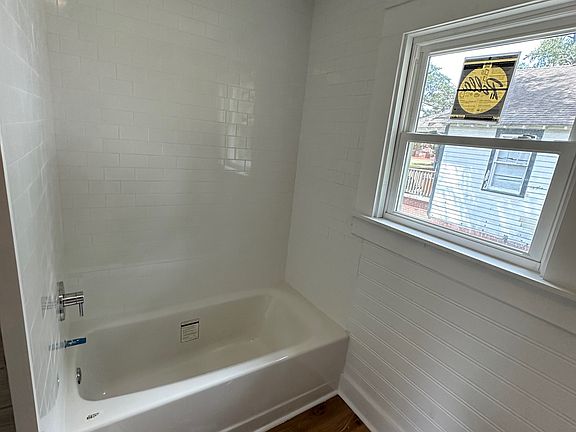 4th image of 3208 N Atlantic Ave