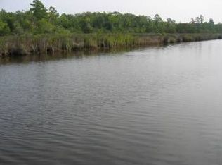 203 Fishing Creek Ln, Hubert, NC 28539