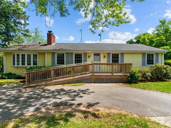 41 Ann Ave, Portsmouth, RI 02871