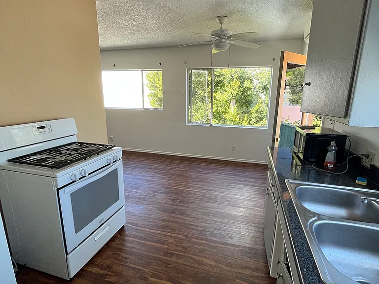 826 Westbourne Dr #F — Photo 14