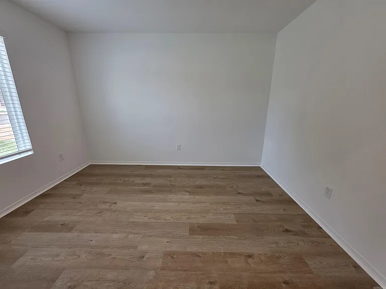 782 Gussy Ln — Photo 27