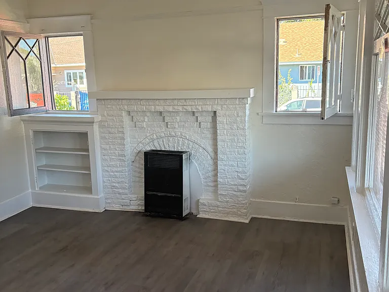 402 E 43rd Pl — Photo 12