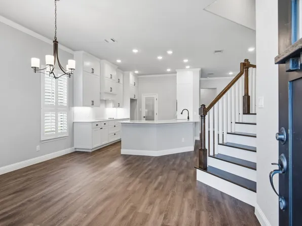 608 Joy Ct, Burleson, TX 76028