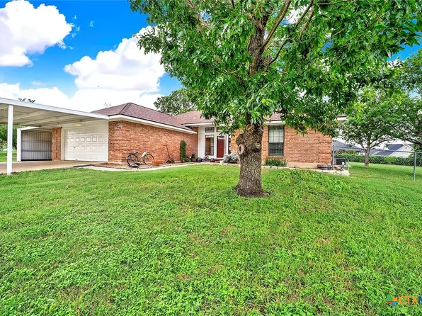 124 Country Gdns, La Vernia, TX 78121
