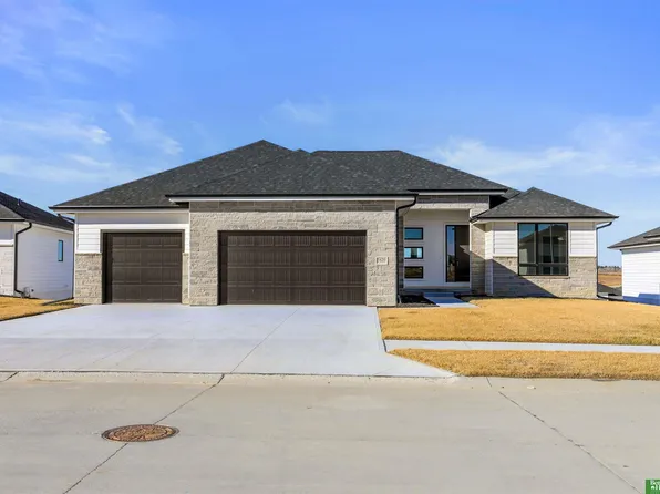 5420 N 213th St, Elkhorn, NE 68022