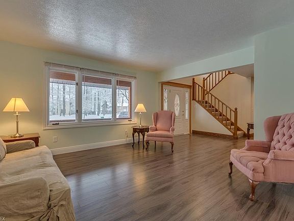 3rd image of 9154 Gregory Ct