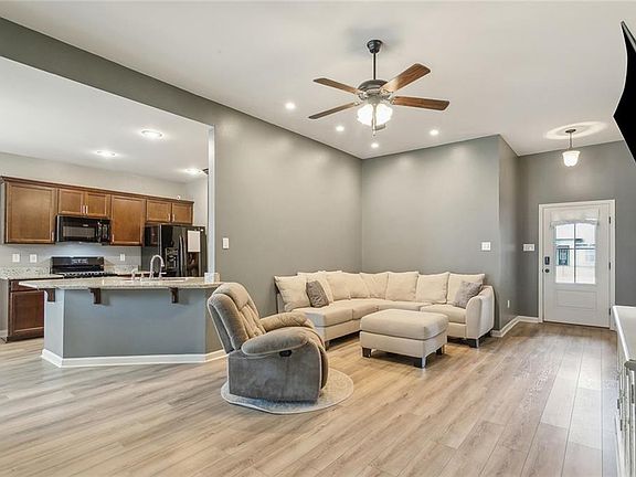 3rd image of 1357 N Creek Dr