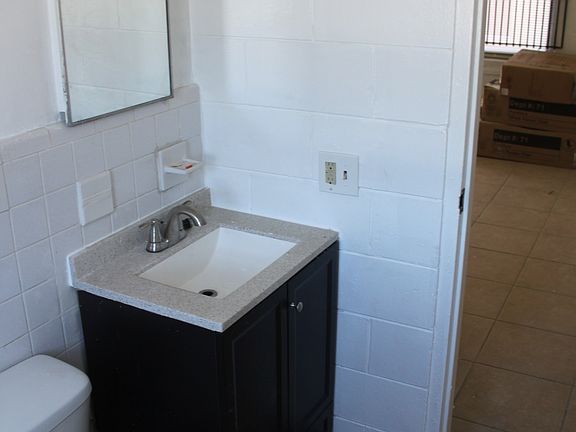 nice and clean bathroom