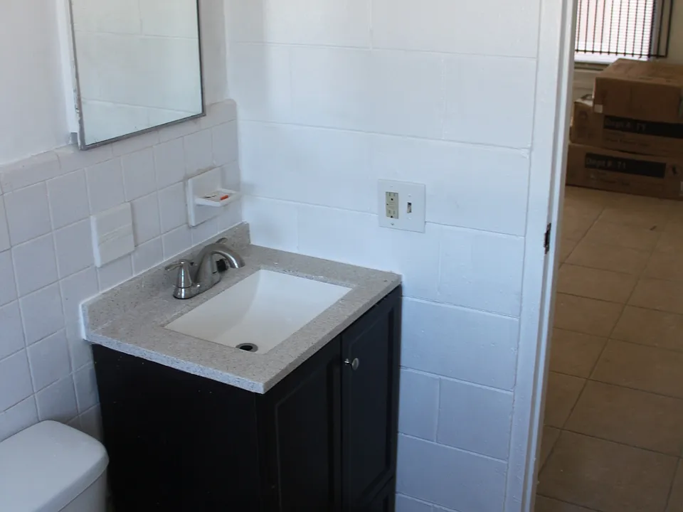 nice and clean bathroom