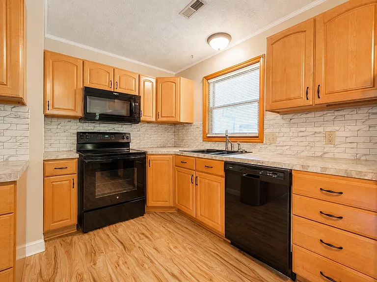 3401 Brookside Dr — Photo 3