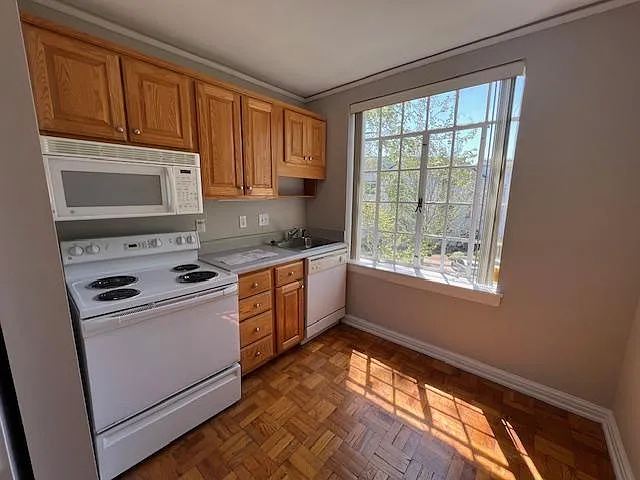 1700 N Elm St #K4 — Photo 12