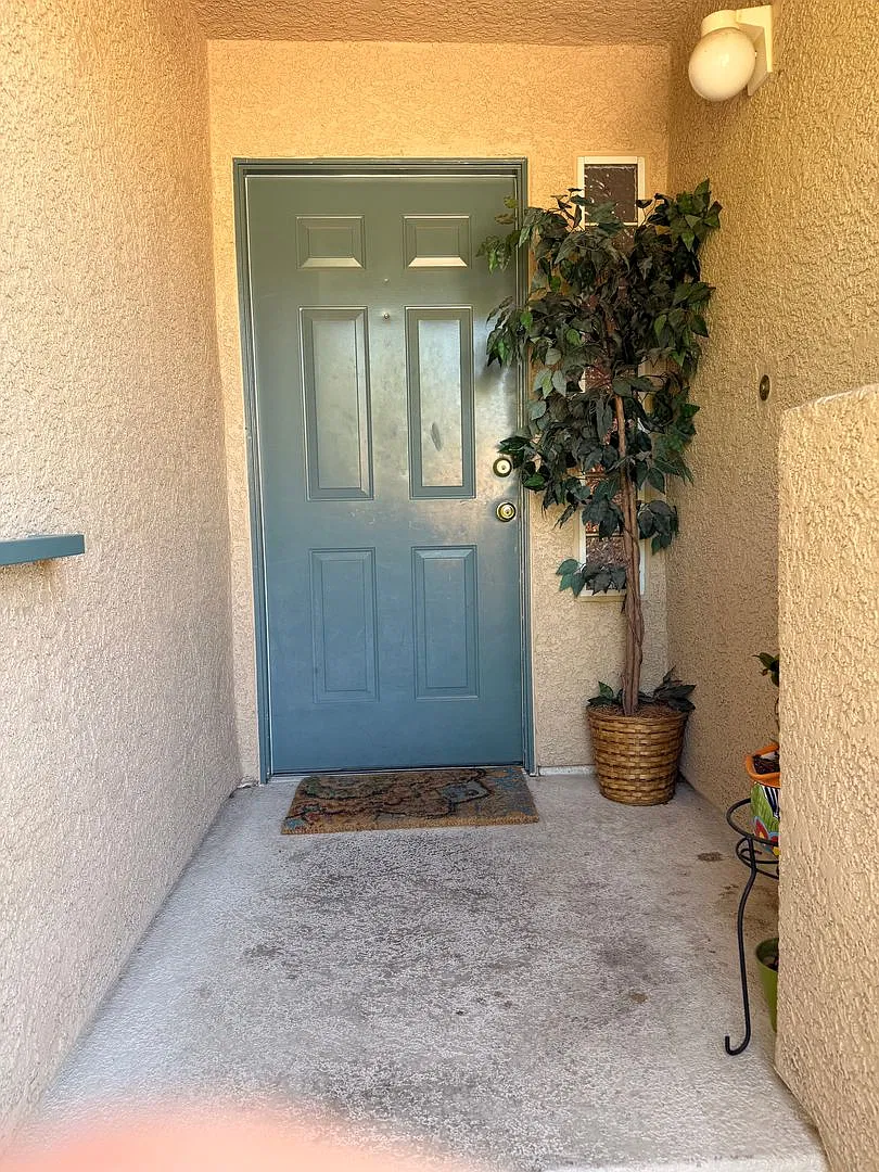 Well-maintained 2-bedroom, 2-bath condo in gated Summerlin community — Photo 3