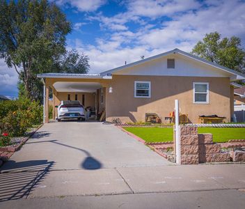 932 E Pueblo Dr, Espanola, NM, 87532