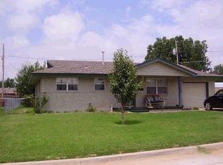 709 Wall Cir, Moore, OK 73160