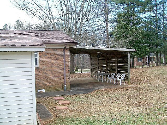 2nd image of 115 Wright Cir