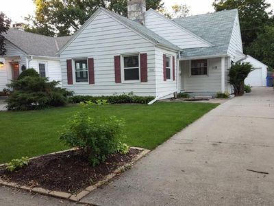 1016 E Henry Clay St, Whitefish Bay, WI, 53217