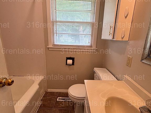 4th image of 1423 N Terrace Dr