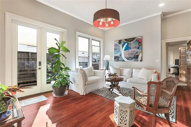 3 bed, 2.0 bath, 2592 sqft, $3,750 — Photo 3