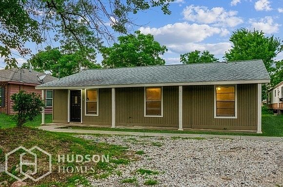 1st image of 416 Cypress Dr
