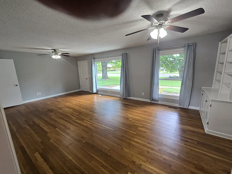 1003 Greenhill St — Photo 13