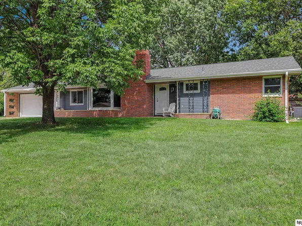 530 Village View Dr, Hickman, NE 68372
