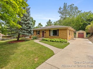 348 Lenora Ave NW, Grand Rapids, MI 49504