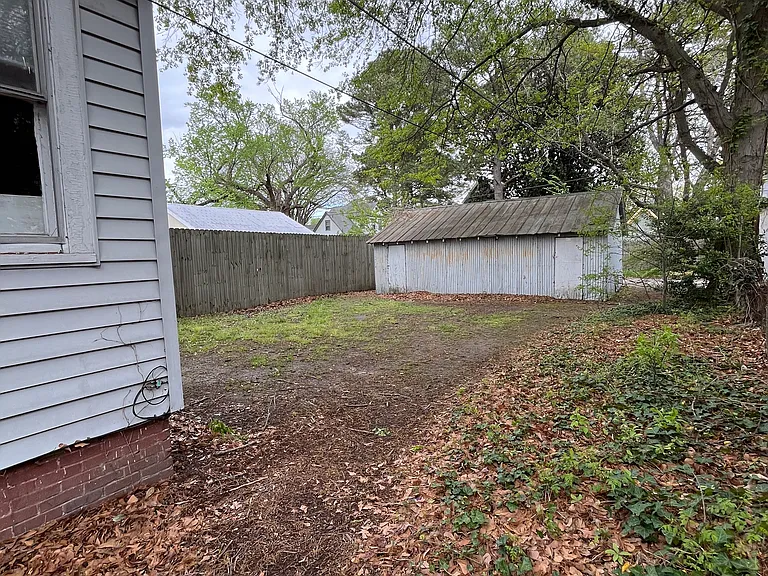653 Florida Ave — Photo 9