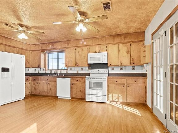 3rd image of 655 Pinecone Dr