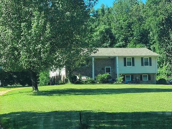 Beautiful yard. Best part is, you don't need to cut the grass. We will, it's already maintained.