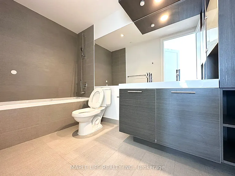 388 Yonge St #6110 — Photo 17