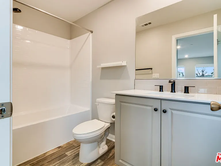 713 Daniel Freeman Cir — Photo 16