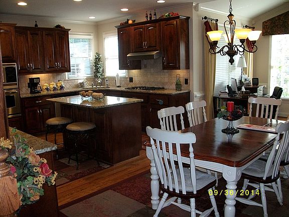 Kitchen,bkfst table, keeping