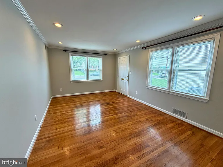 6825 Westmoreland Rd — Photo 5
