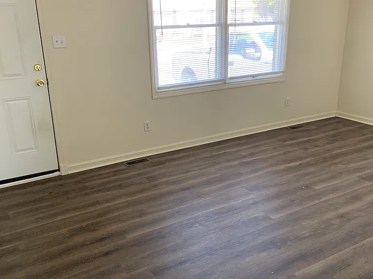 808 Hickory Hill Dr — Photo 4