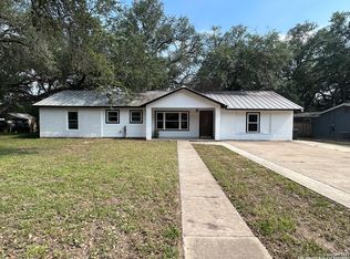 505 Hickory Hwy, Devine, TX 78016