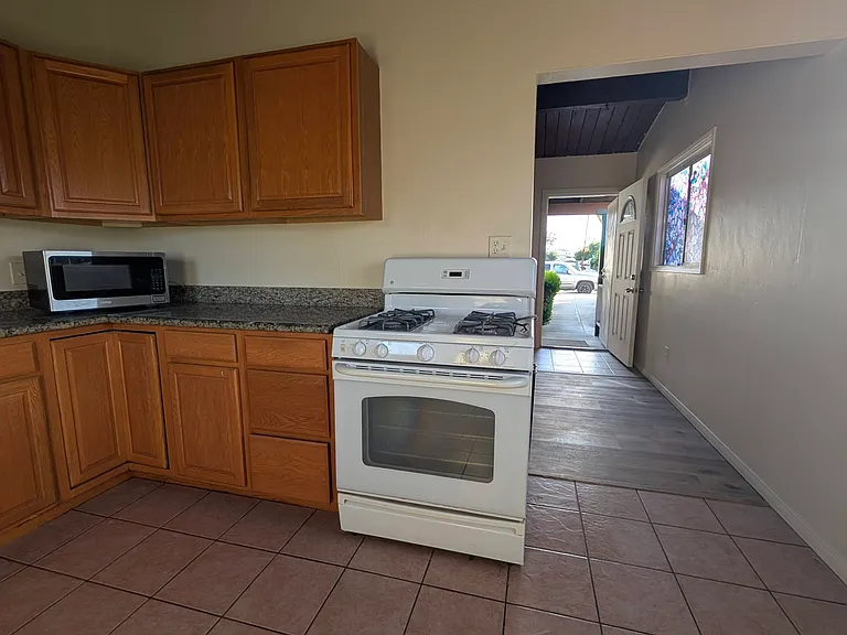 4703 Kleefeld Ave — Photo 3
