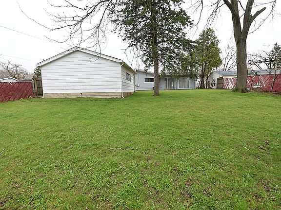 3rd image of 704 Lincolnwood Dr