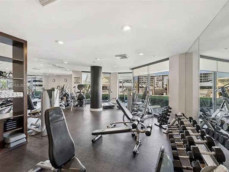 1000 W Island Blvd #2806 — Photo 37