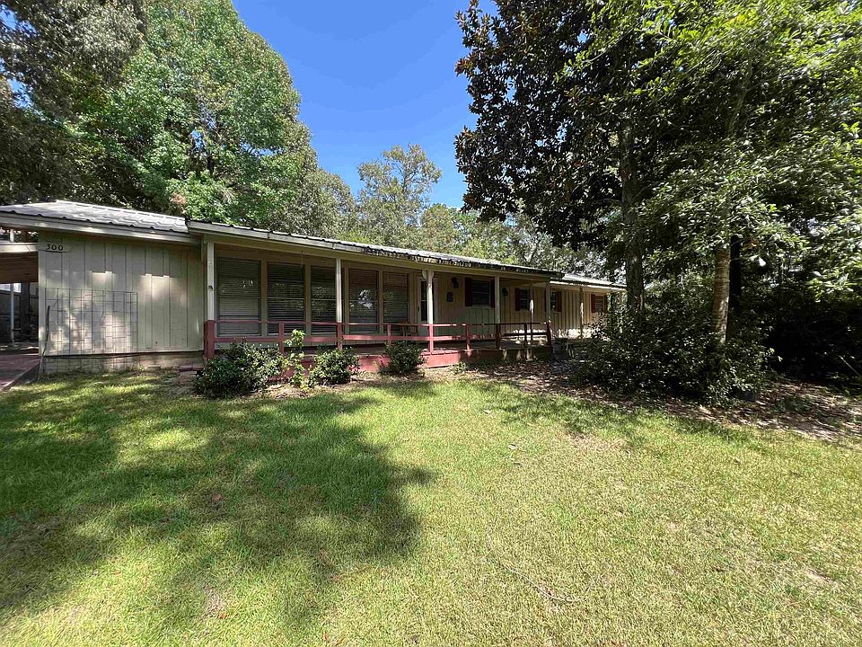 1st image of 300 Cypress Bend Dr