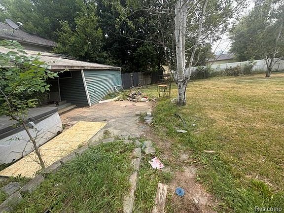 3rd image of 217 W McArthur St