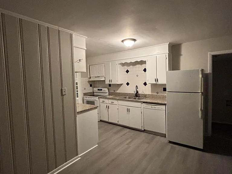 2458 Leslie Cir — Photo 13