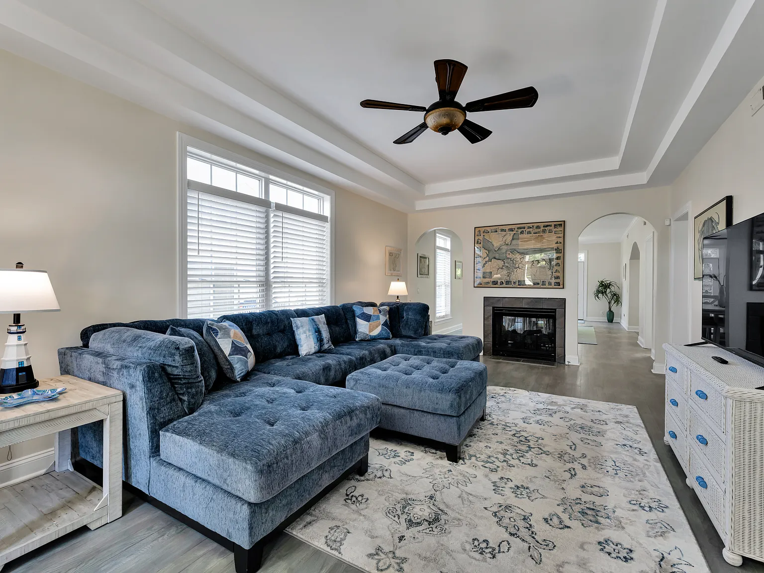 4 bed, 2896 sqft, $5,350 — Photo 2