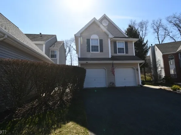 10 Mulberry Ln, Mount Arlington Boro, NJ 07856