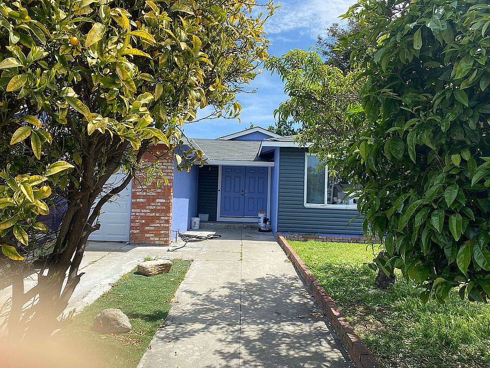 1st image of 2475 Ascot Way